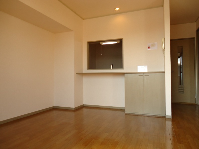 ��ʌ�����s���ȂP���ڂ̃A�p�[�g�̋��ԁE���r���O