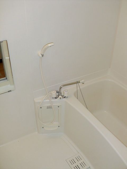 ��ʌ��@�c�s�Β��P���ڂ̃A�p�[�g�̃o�X