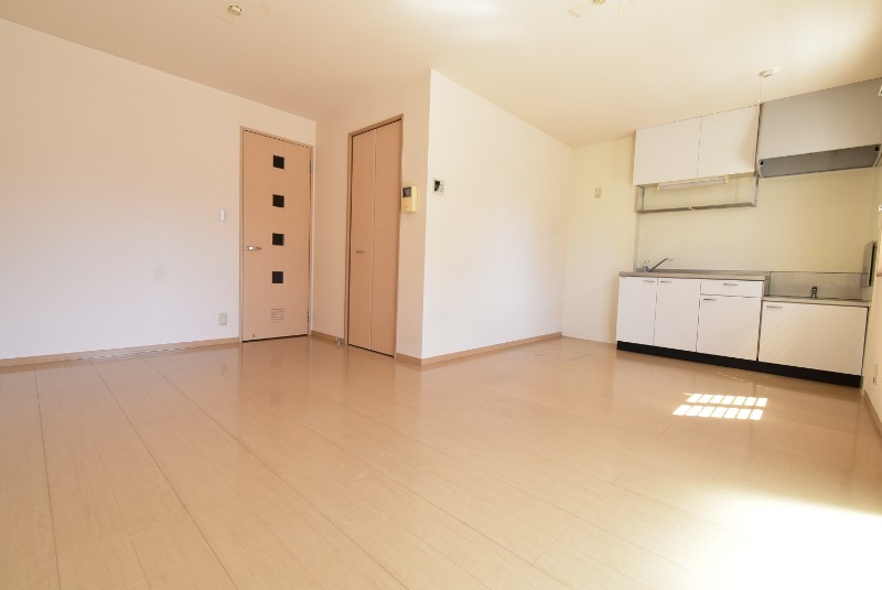 ��ʌ�����s�㕽�����P���ڂ̃A�p�[�g�̋��ԁE���r���O