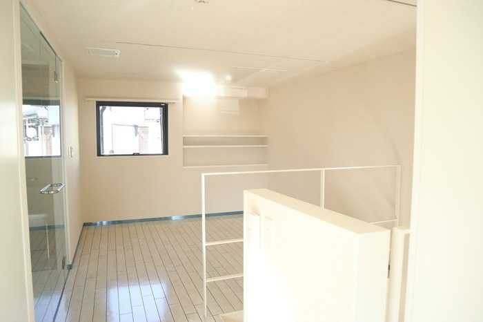 ��ʌ�����s�����Q���ڂ̃e���X�n�E�X�̂��̑������E�X�y�[�X