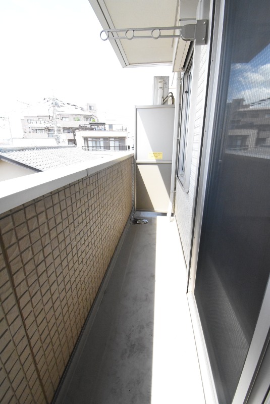 ��ʌ��������܎s��{����ؒ��S���ڂ̃A�p�[�g�̃o���R�j�[