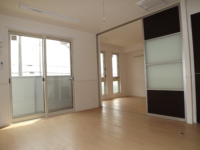 ��ʌ��������܎s�΋揼�؂P���ڂ̃A�p�[�g�̋��ԁE���r���O