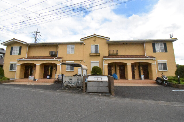 ��ʌ��k�����S�ɓޒ��w���R���ڂ̃A�p�[�g�̃G���g�����X