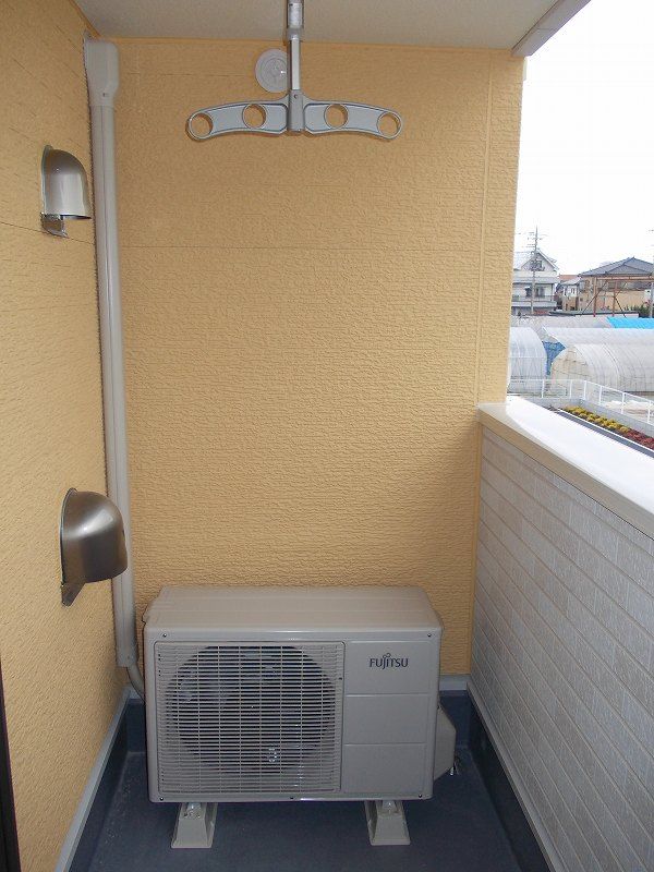 ��ʌ��z�J�s���͒��T���ڂ̃A�p�[�g�̃o���R�j�[