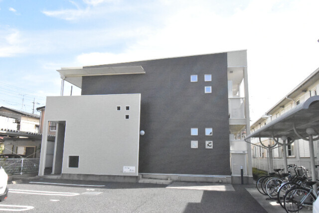 ��ʌ��z�J�s�ԎR���R���ڂ̃A�p�[�g�̌����O��