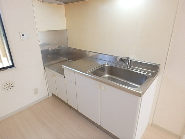 ��ʌ��������܎s�������a�c���Q���ڂ̃A�p�[�g�̃L�b�`��