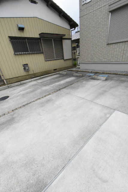 ��ʌ��������܎s������ۃ��蒬�̃A�p�[�g�̒��ԏ�