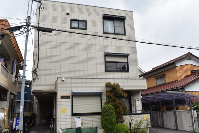 ��ʌ��������܎s��{��听���Q����241�̃}���V�����̌����O��