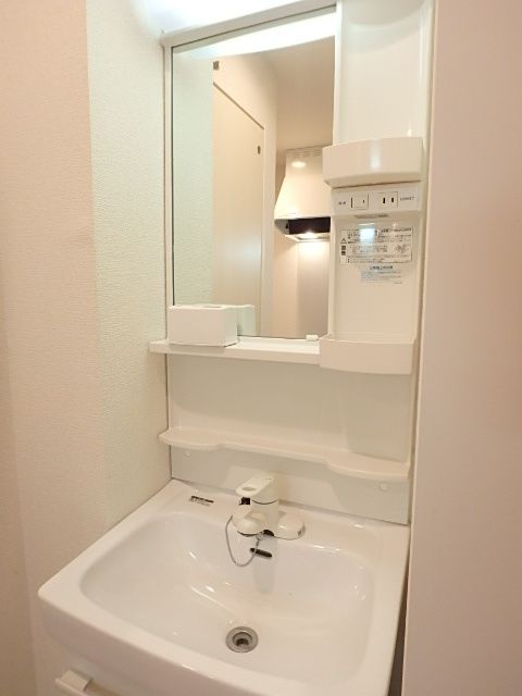 ��ʌ�����s�厚�����̃A�p�[�g�̐��ʏ�