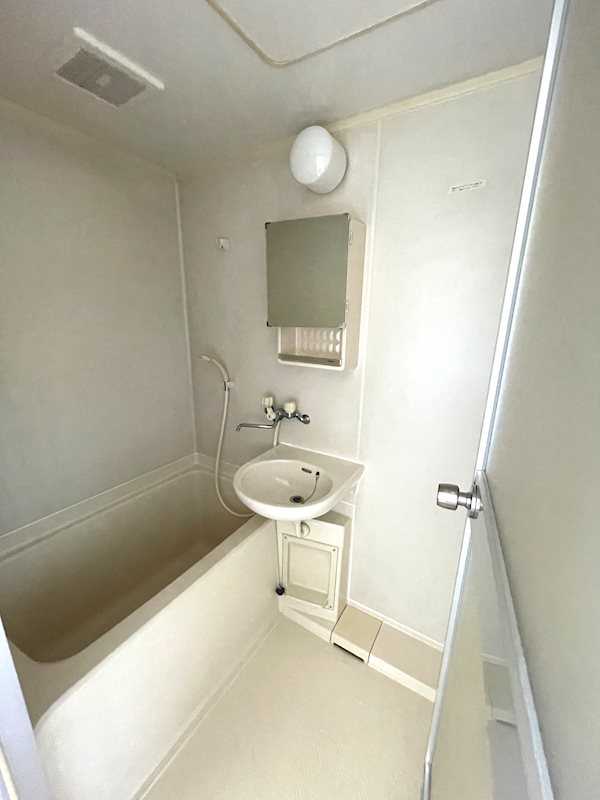 ��ʌ��������܎s��΋���Q���ڂ̃A�p�[�g�̃o�X