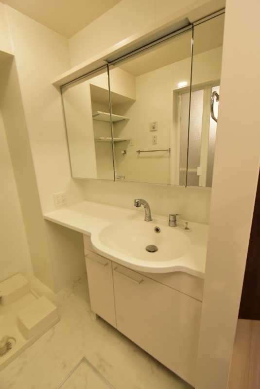 ��ʌ�����s�t���P���ڂ̃A�p�[�g�̐��ʏ�