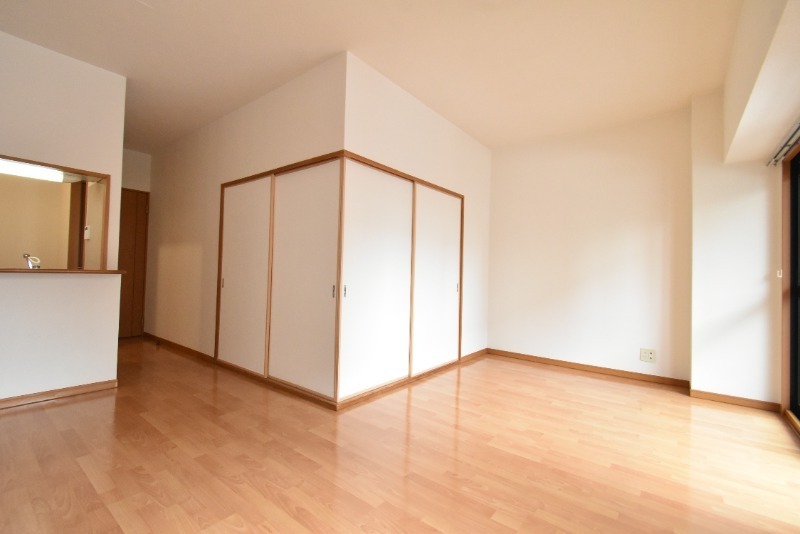 ��ʌ��������܎s�Y�a���؍�S���ڂ̃}���V�����̋��ԁE���r���O