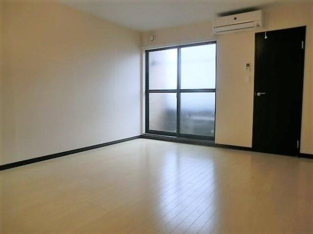 ��ʌ�����s��ԑ�Q���ڂ̃A�p�[�g�̋��ԁE���r���O