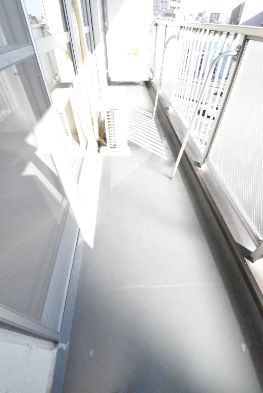 ��ʌ������s�J�˒����̃}���V�����̃o���R�j�[