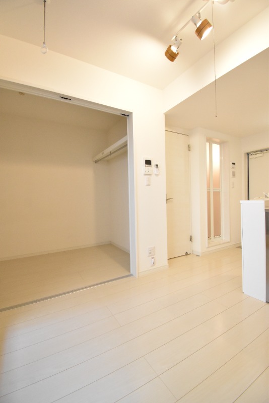 ��ʌ��������܎s��{�擌���P���ڂ̃A�p�[�g�̋��ԁE���r���O