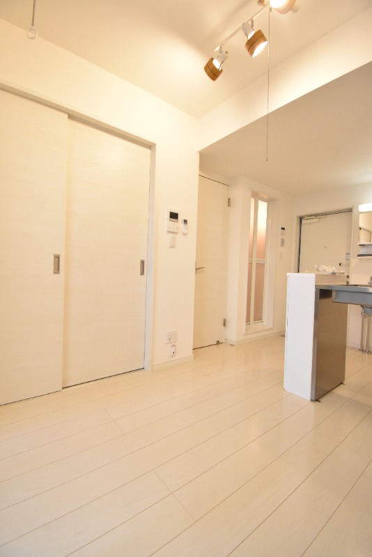 ��ʌ��������܎s��{�擌���P���ڂ̃A�p�[�g�̋����E���r���O