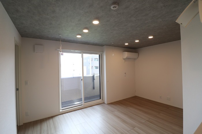 ��ʌ��������܎s�΋�����T���ڂ̃A�p�[�g�̋��ԁE���r���O