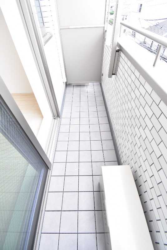 ��ʌ��������܎s������㗎���R���ڂ̃A�p�[�g�̃o���R�j�[