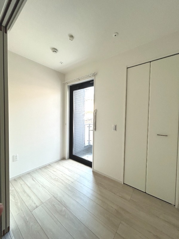 ��ʌ�����s�΋u�P���ڂ̃A�p�[�g�̂��̑������E�X�y�[�X