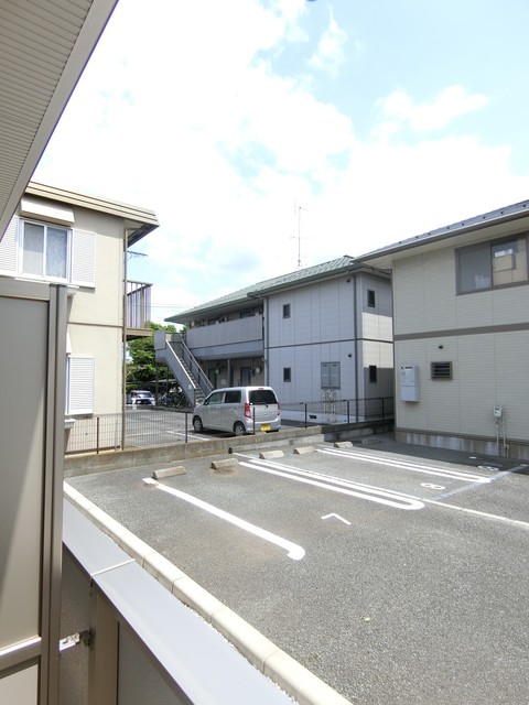 ��ʌ��������܎s�����擌��{�P���ڂ̃A�p�[�g�̒��ԏ�