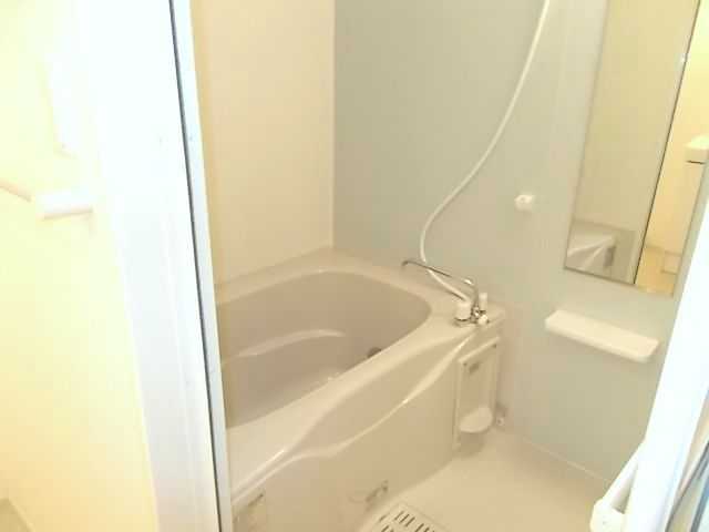 ��ʌ�����s�ђ��̃A�p�[�g�̃o�X