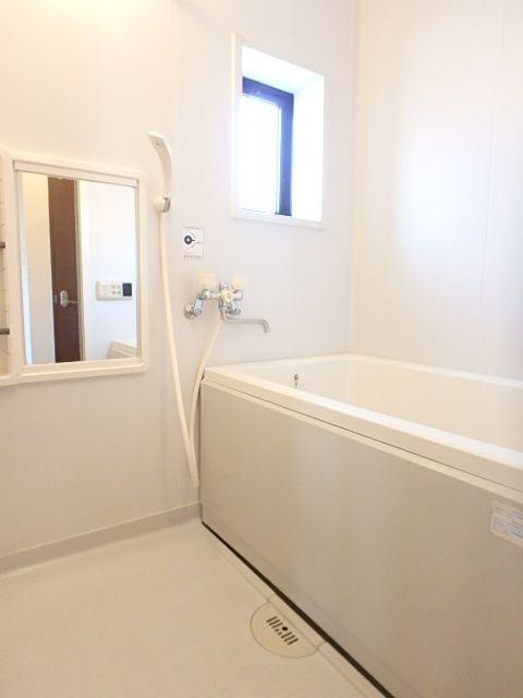 ��ʌ��������܎s������厚����̃e���X�n�E�X�̃o�X