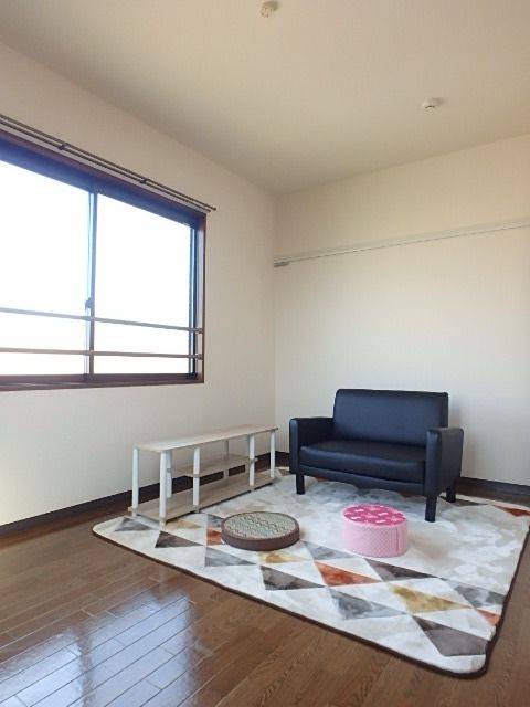 ��ʌ��������܎s������厚����̃e���X�n�E�X�̂��̑������E�X�y�[�X