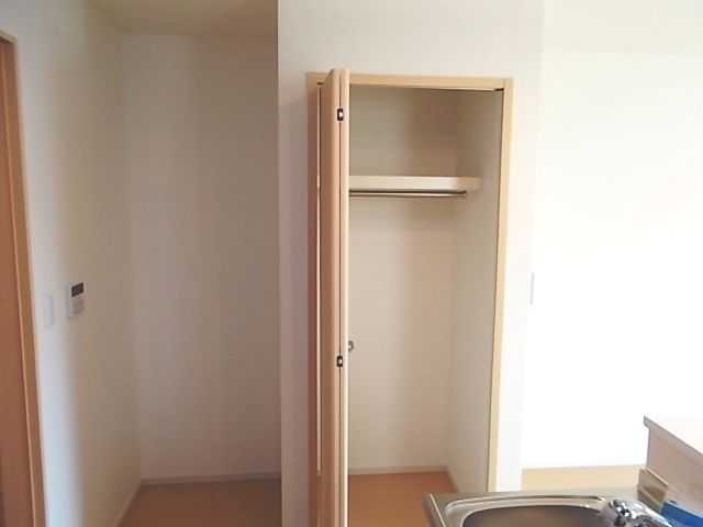 ��ʌ�����s�ђ��̃A�p�[�g�̎��[