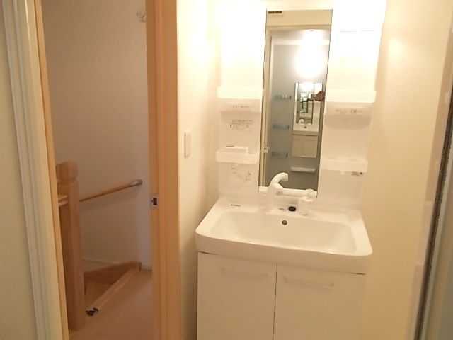 ��ʌ�����s�ђ��̃A�p�[�g�̐��ʏ�