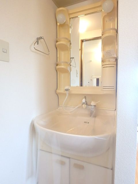 ��ʌ��������܎s������厚����̃e���X�n�E�X�̐��ʏ�