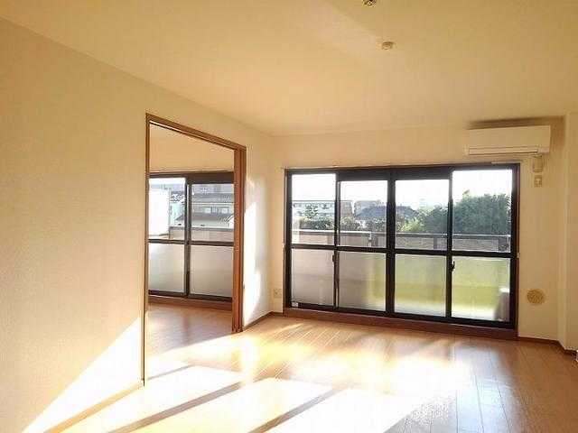 ��ʌ������s���h�P����824-1�̃}���V�����̌����O��