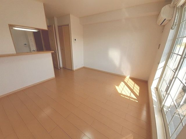 ��ʌ�����s���s�o�H�Q���ڂ̃A�p�[�g�̋��ԁE���r���O