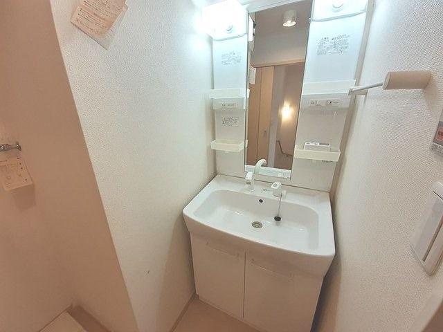 ��ʌ�����s���s�o�H�Q���ڂ̃A�p�[�g�̐��ʏ�