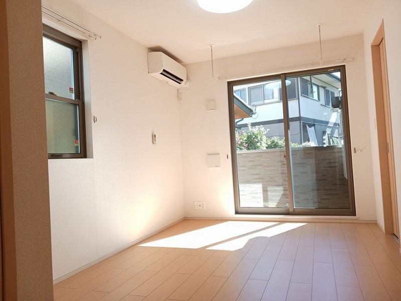 ��ʌ��t�����s�L���Q���ڂ̃A�p�[�g�̋��ԁE���r���O