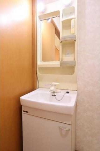 ��ʌ������s�������̃A�p�[�g�̐��ʏ�