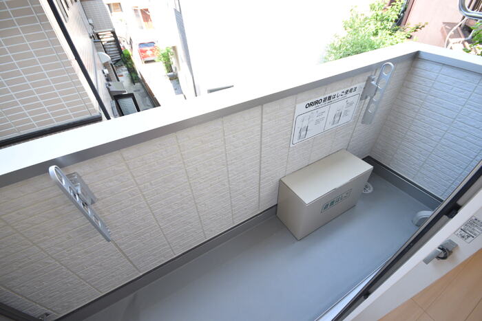 ��ʌ�����s�����S���ڂ̃A�p�[�g�̃o���R�j�[