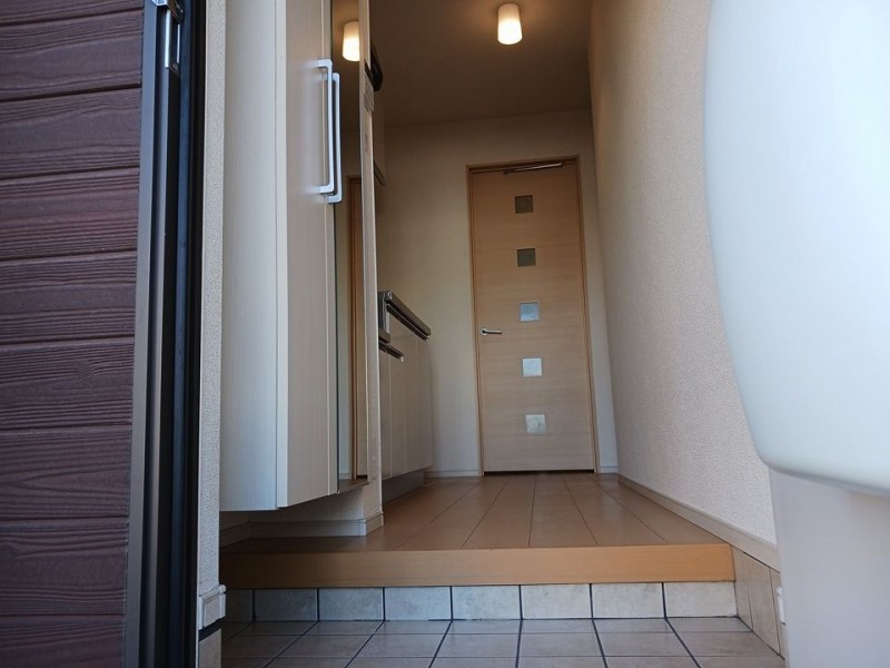 ��ʌ��t�����s�L���Q���ڂ̃A�p�[�g�̌���