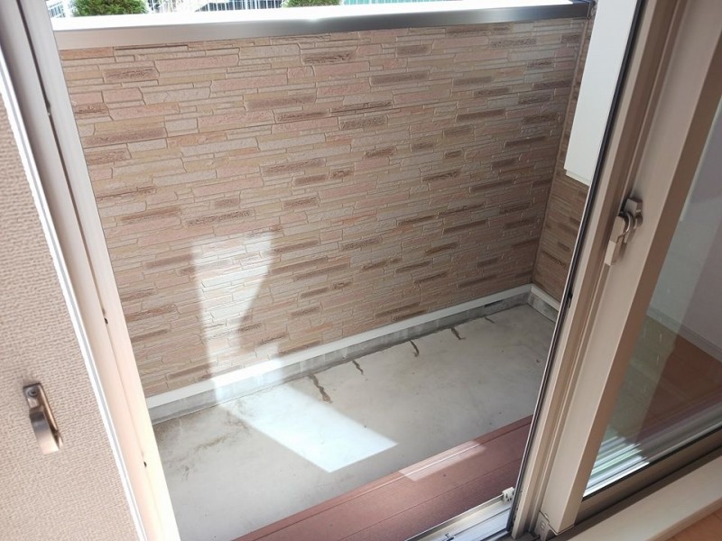 ��ʌ��t�����s�L���Q���ڂ̃A�p�[�g�̃o���R�j�[