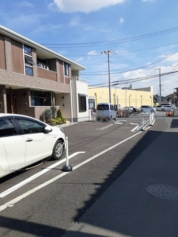 ��ʌ��������܎s������厚�䑠�̃A�p�[�g�̒��ԏ�