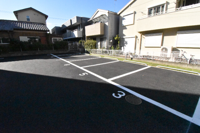 ��ʌ��������܎s�Y�a���ՂV���ڂ̃}���V�����̒��ԏ�