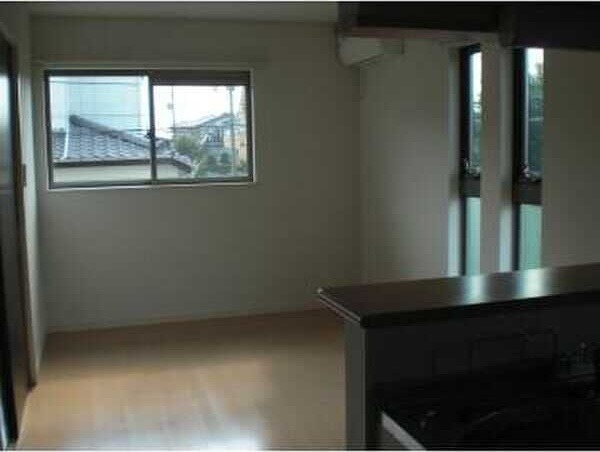 ��ʌ��������܎s�΋擌�Y�a�R���ڂ̃A�p�[�g�̋��ԁE���r���O