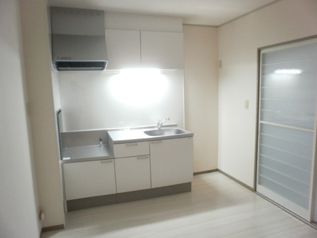 ��ʌ��k�����S�ɓޒ��h�T���ڂ̃A�p�[�g�̃L�b�`��