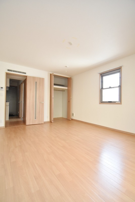 ��ʌ��������܎s��{����ؒ��R���ڂ̃A�p�[�g�̋��ԁE���r���O