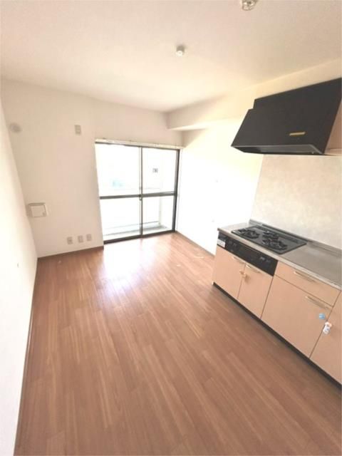 ��ʌ��������܎s��΋摾�c�Q���ڂ̃A�p�[�g�̋��ԁE���r���O