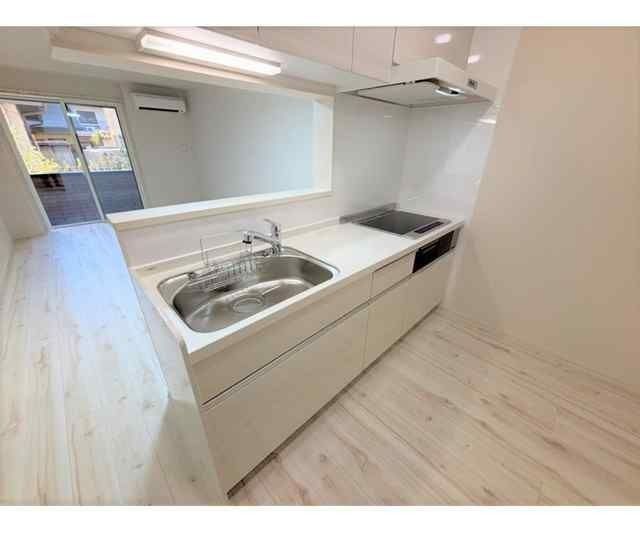 ��ʌ��������܎s��摾�c�E�Q���ڂ̃A�p�[�g�̃L�b�`��