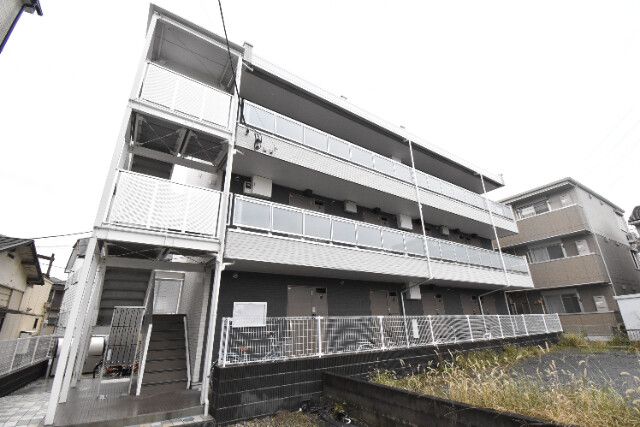 ��ʌ��������܎s��{��听���P����553-3�̃}���V�����̌����O��