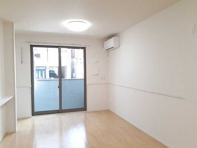 ��ʌ������s�ٓV�P���ڂ̃A�p�[�g�̋��ԁE���r���O