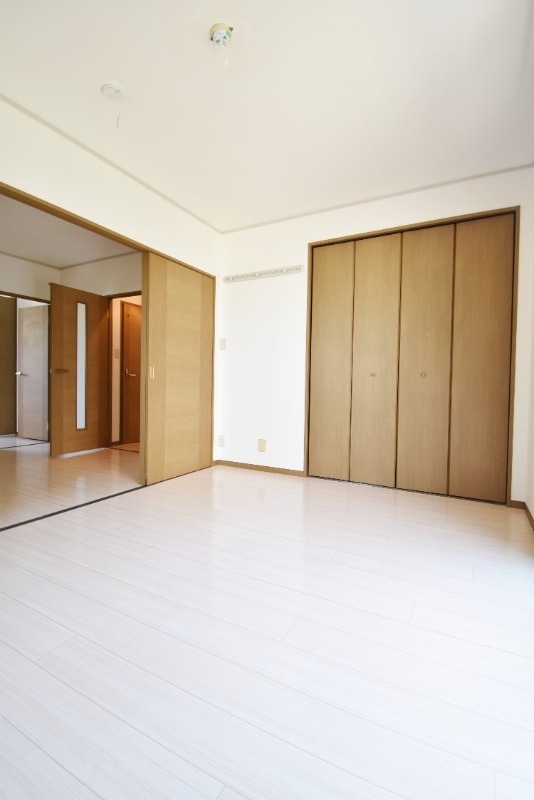 ��ʌ��������܎s��{��k�ܒ��Q���ڂ̃A�p�[�g�̂��̑������E�X�y�[�X