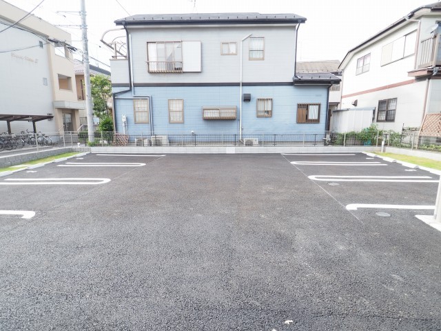 ��ʌ������s�ٓV�P���ڂ̃A�p�[�g�̒��ԏ�