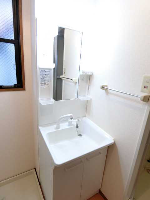 ��ʌ��k�����S�ɓޒ������R���ڂ̃A�p�[�g�̎��[